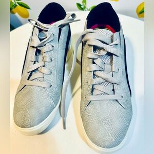 Ryka Surround Fit Women High Sneakers Gray Black and White Size 8